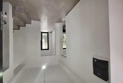 Casă cu 5 camere cu Teren 350 Mp în Central - 10