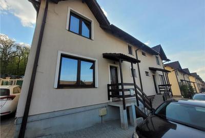 Duplex cu 5 camere cu Canalizare în Corunca - 1