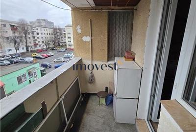 Apartament cu 4 camere decomandat în Micro 16 - 18