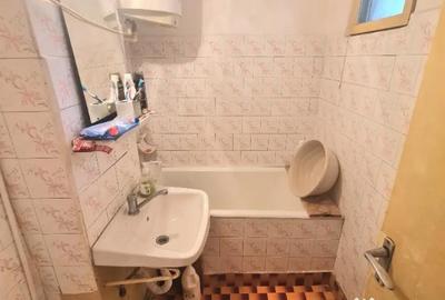 Apartament cu 3 camere semidecomandat în Viziru 1