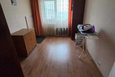 Apartament cu 3 camere decomandat, mobilat în Pantelimon