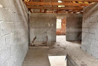 Casa de vanzare la ro?u,500 mp utili poten?ial Unic, loc - 20
