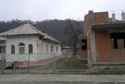 VANZARE Casa in constructie Bicaz - 1
