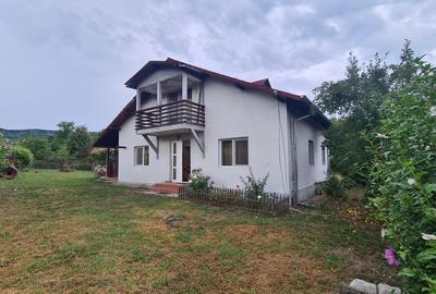 Casă individuală cu 6 camere în Mihăești