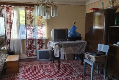 Casă cu 4 camere în Dâmbul Rotund