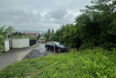 Teren Construcții intravilan de 1512 mp, în Valea Roșie