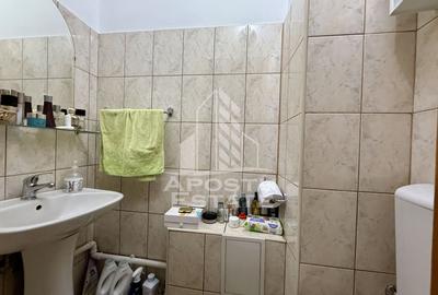 Apartament 3 camere, 2 bai, decomandat, etaj intermediar, lift, Fabric - 12