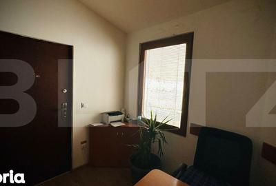 Casă cu 10 camere cu Teren 760 Mp în Central - 1