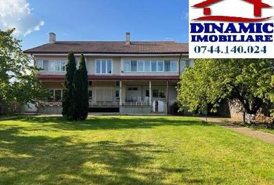 Casă cu 8 camere în Dumbrava Roșie