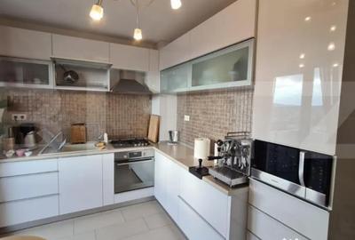 Apartament cu 3 camere semidecomandat în Bună Ziua - 4