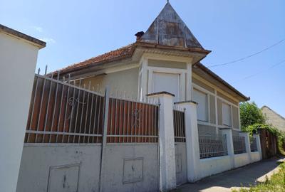 Casă cu 4 camere în Păuliș - 1