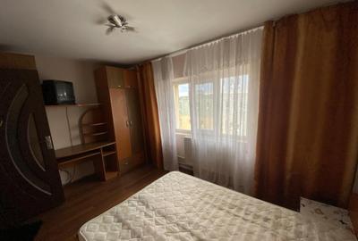 Apartament cu 2 camere semidecomandat în Filiași