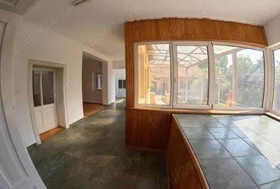 Casa spa?ioasa cu gradina mare, curte generoasa, garaj + o casa mica - 7