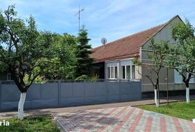 Casă cu 3 camere în Carani - 1