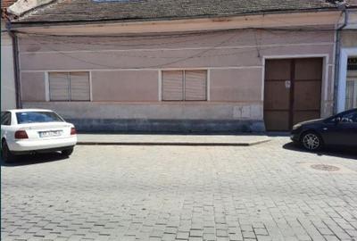 Casă cu 4 camere în Chesinț - 1
