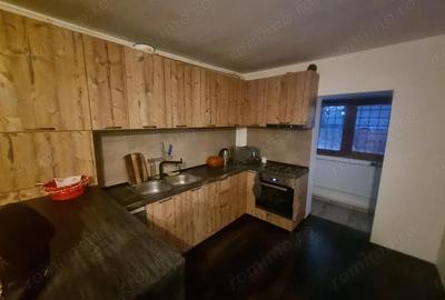 Apartament cu 2 camere decomandat în CET - 10