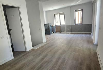 Duplex cu 7 camere cu Canalizare în Vest - 1