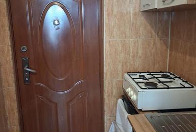 Garsonieră decomandată în Granit