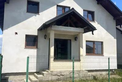 Casă cu 4 camere cu Teren 600 Mp în Rădăuți