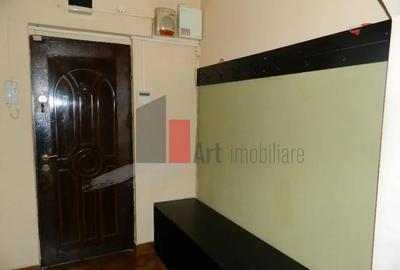 Apartament cu 3 camere semidecomandat în Cotroceni - 2