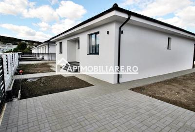 Casă la cheie pe 1 nivel 4 camere 2 băi,145 mp,500 mp teren - 1