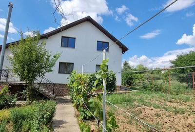 Casă cu 5 camere cu Teren 2000 Mp în Central - 8