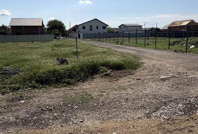 Teren de 305 mp, în Chercea - 5