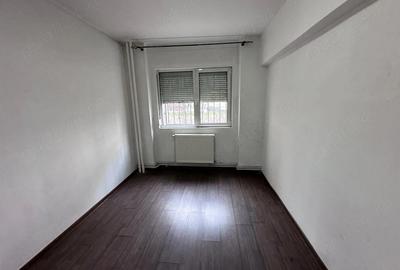 Apartament cu 3 camere decomandat în Progresul - 5