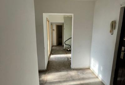 Apartament cu 3 camere decomandat în Tomis Nord - 11