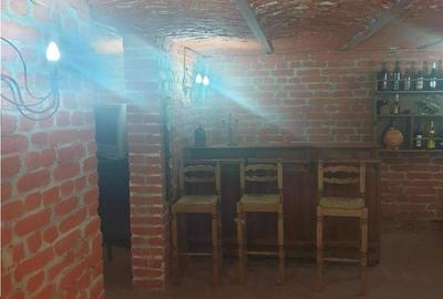 Casa cu etaj,teren 400 mp, pretabila : clinica, gradinita, birouri - 1