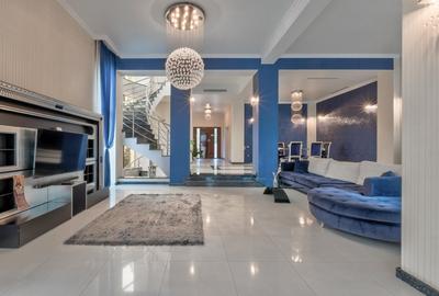 Casă cu 8 camere cu Garaj în Sălaj - 1