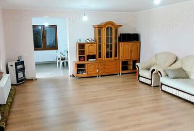 Casă cu 4 camere cu Teren 2400 Mp în Gepiu - 3