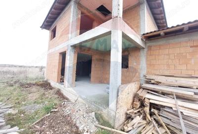 Casă cu Teren 1079 Mp în Petroasa Mare - 13