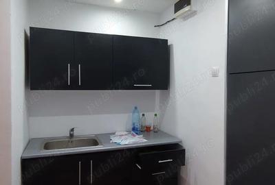 Spațiu comercial, de 50 mp, în Central - 3