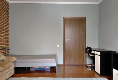 Apartament cu 4 camere semidecomandat, mobilat în 1 Mai - 13