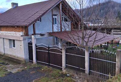 Casă cu 4 camere în Central - 2
