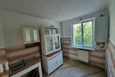 A 37 Liceul sanitar ,Apartament 3 camere confort 1 etaj 2, 67000euro - 1