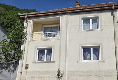Casă cu 4 camere în Central - 4