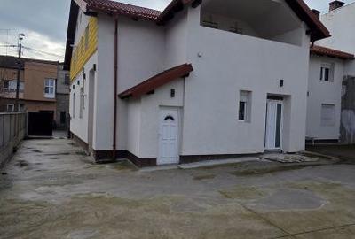Casă cu Teren 600 Mp în Central - 9