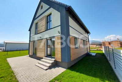 Casa de vanzare 4 camere 3 bai 119 mp cu teren 470 metri in Talmaciu - 2