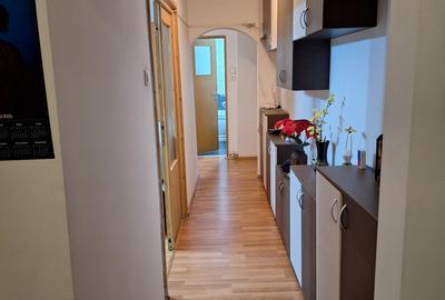 Apartament cu 3 camere decomandat în Drumul Taberei