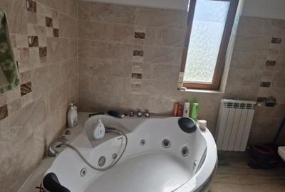 Casă cu 4 camere în Buhoci - 1