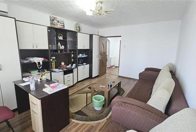 Apartament cu 3 camere decomandat în 9 Mai - 1