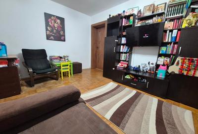 Apartament cu 3 camere semidecomandat, mobilat în 1 Mai - 2