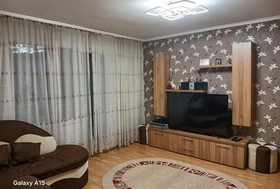 Apartament cu 4 camere decomandat în Nufărul