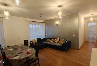 Apartament cu 3 camere semidecomandat în Florești
