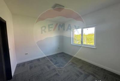 Casă cu 4 camere cu Teren 715 Mp în Lăpuș - 1