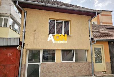Casa de locuit si spatiu comercial, Cetate