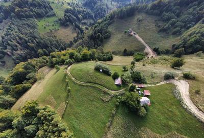 Teren de 7200 mp, în Peștera - 7