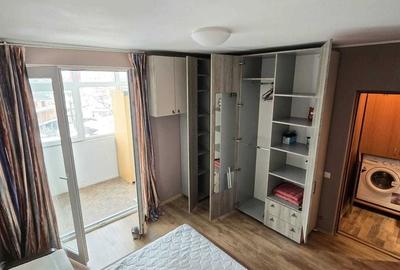 Apartament cu 2 camere semidecomandat, mobilat în Titan